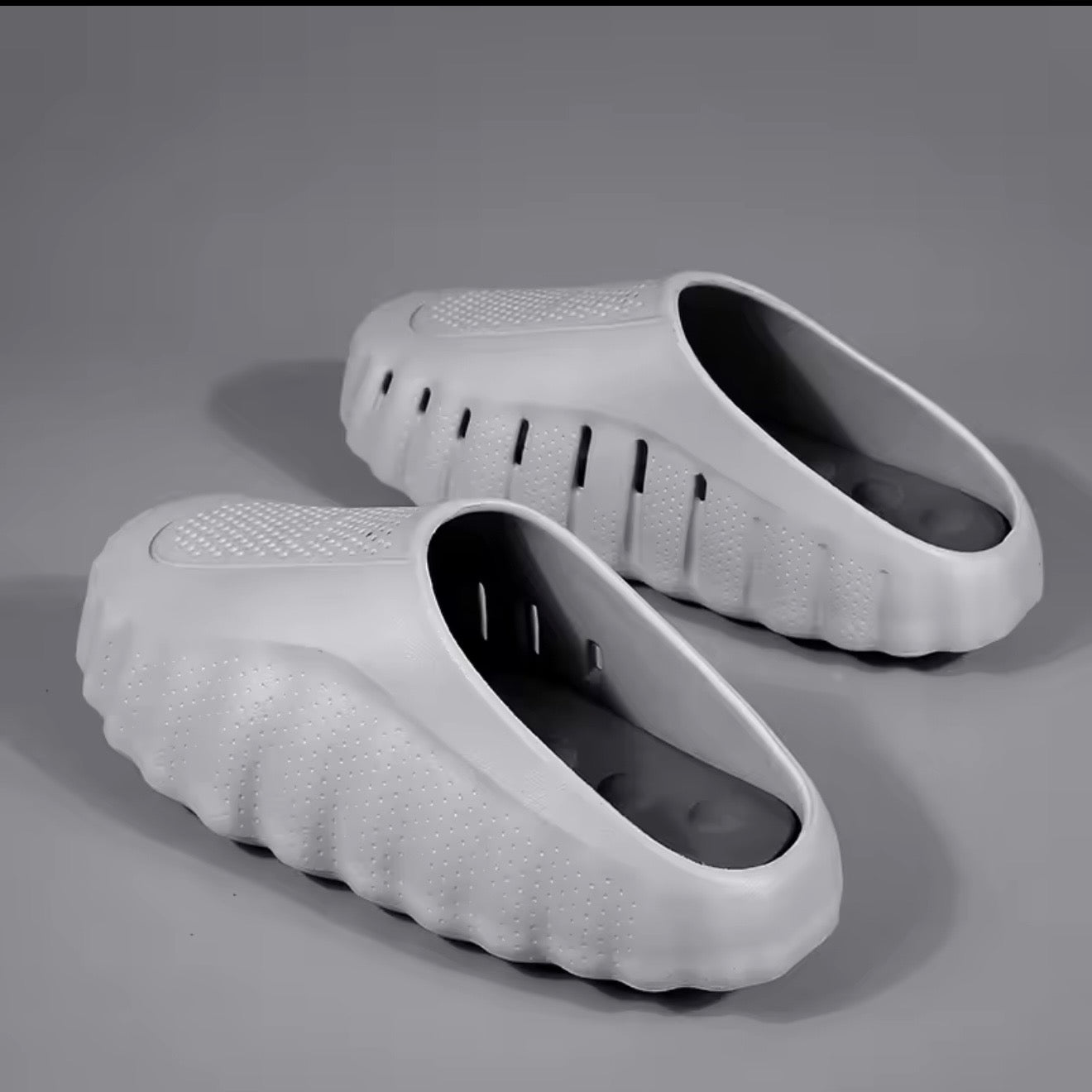 MIND La chaussure qui prend soin de tes pieds pendant que tu profites.