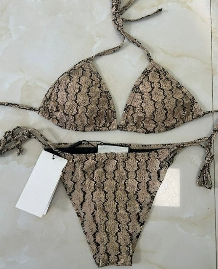 Bikini Triangle Texturé Élégance & Confiance au Soleil